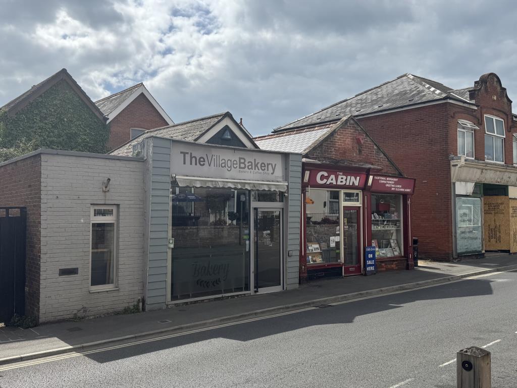 Lot: 106 - FREEHOLD TOWN CENTRE COMMERCIAL PREMISES - Front street view